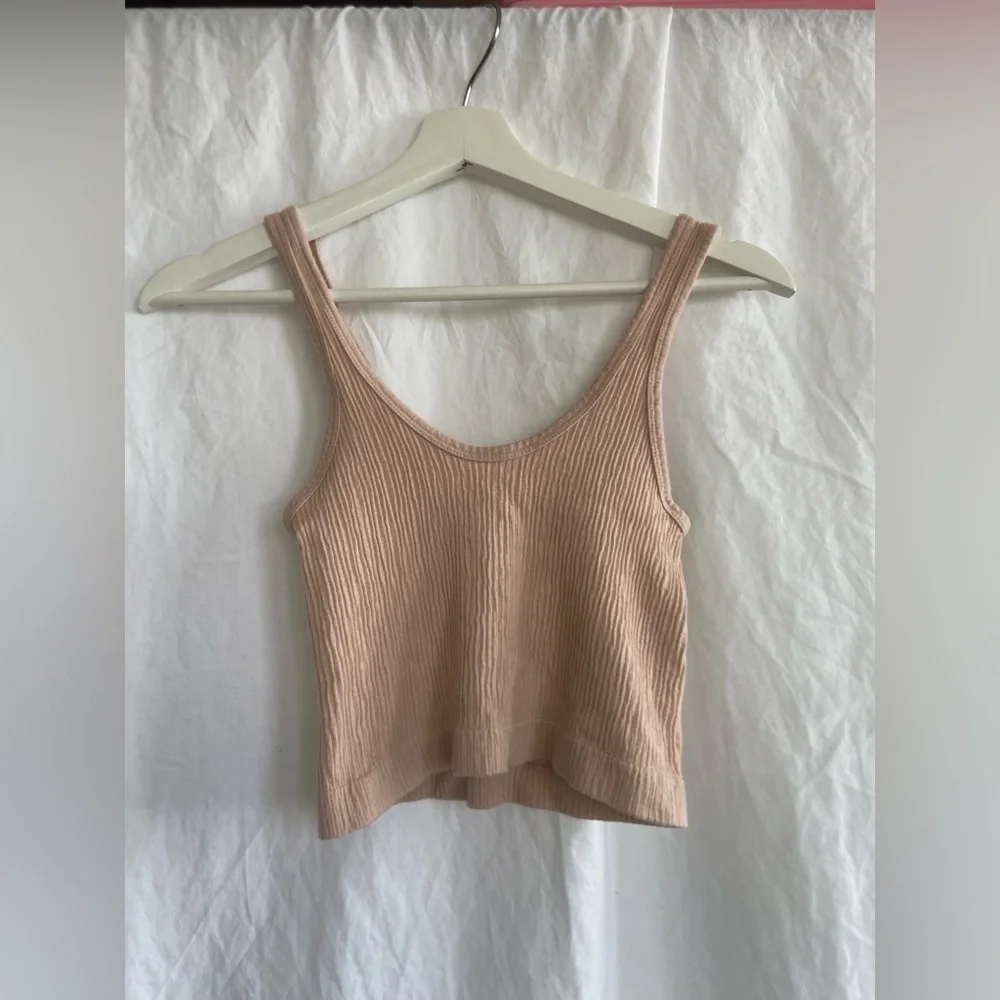 Urban Outfitters Out From Under Drew Seamless top Size Medium - Picture 6 of 11